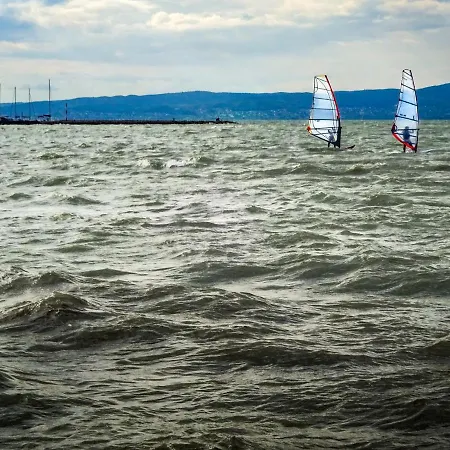 Komfort Bursport Bt. Haz 別荘