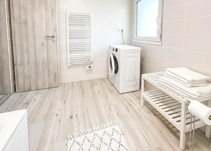 Komfort Bursport Bt. Ház